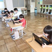 タブレットを使って学習中です！