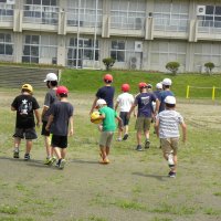 梅雨の合間に楽しむ子供たち