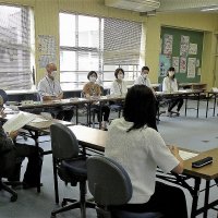 学校保健委員会など最近のトピックス（保護者面談，１年サルビア苗植え，５年校庭整地など）