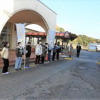 11月11日（金）今日のトピックス（小中連携あいさつ運動・ランランラン・授業１年・３年・４年・縦割班遊び）