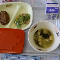 １年生　初の給食