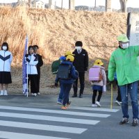 新生徒会役員によるあいさつ運動