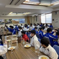 宿泊学習　昼食をとってスキー場へ出発です