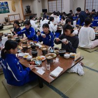 宿泊学習　今日の夕食は炊き込みご飯！