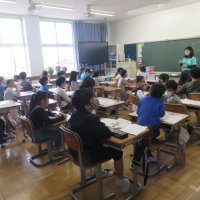 ３、4年生の授業（5/2）の様子です