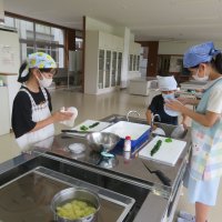 小学５年生　初めての調理実習