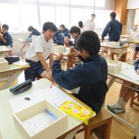 中学２年の美術、小学３年の図工の授業を紹介します！