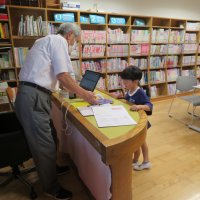 小学１年生　図書室で本を借りました