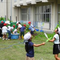 ７月17日(水)1年生「みずであそぼう」