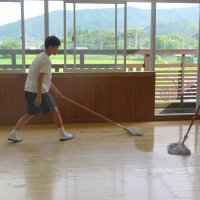 夏休み前、ワックスがけを行いました。